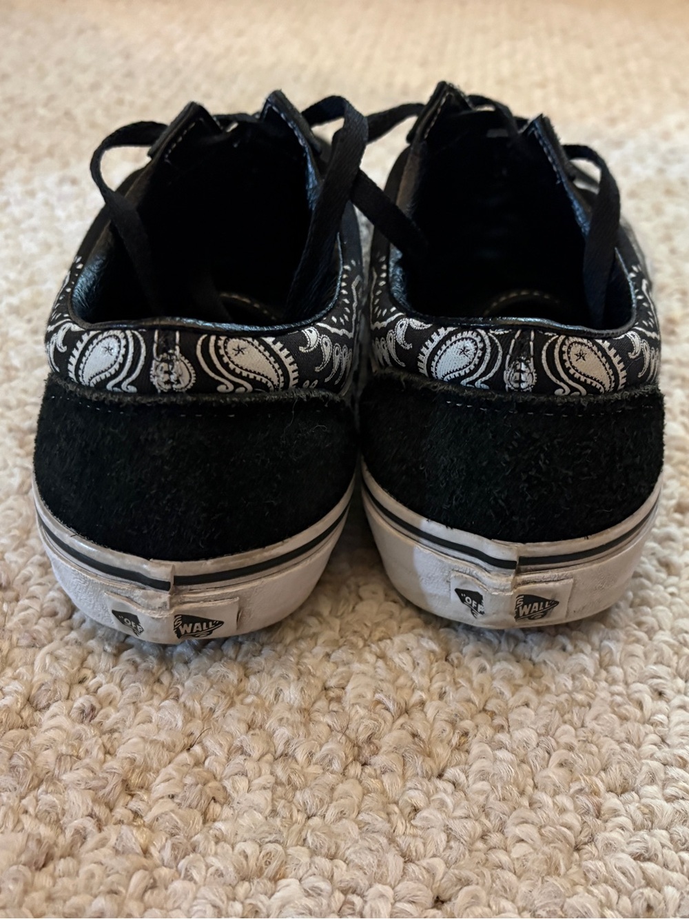 Vans Unisex Black Bandana Skull Sneakers Men 8.5, Women 10 - Picture 4 of 7